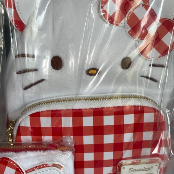 NWT Sanrio Hello Kitty Picnic Pattern Set - Picture 2 of 3